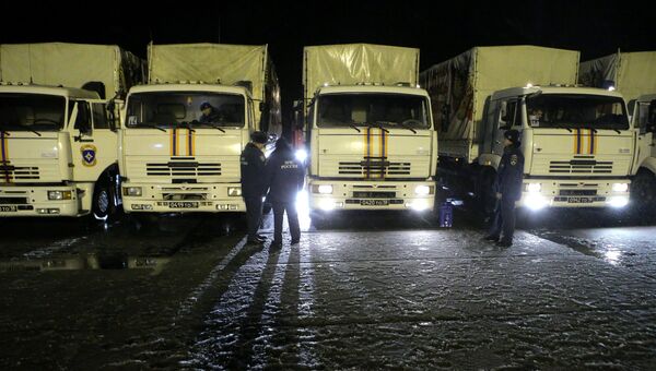 Отправка гуманитарного конвоя МЧС России, архивное фото