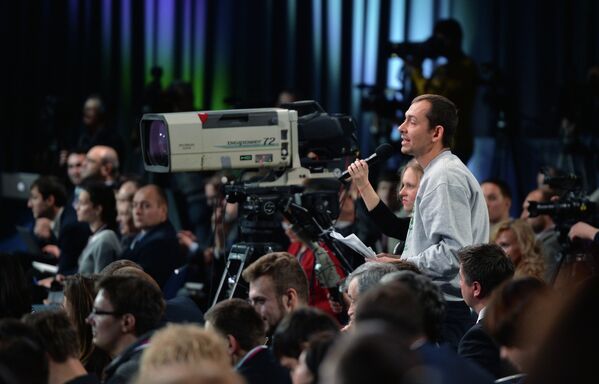 Журналисты во время десятой большой ежегодной пресс-конференции президента России Владимира Путина