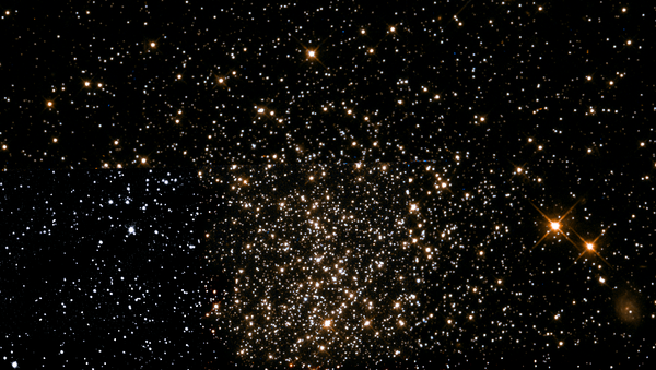 NGC 1651 - рассеянное скопление в созвездии Столовая Гора