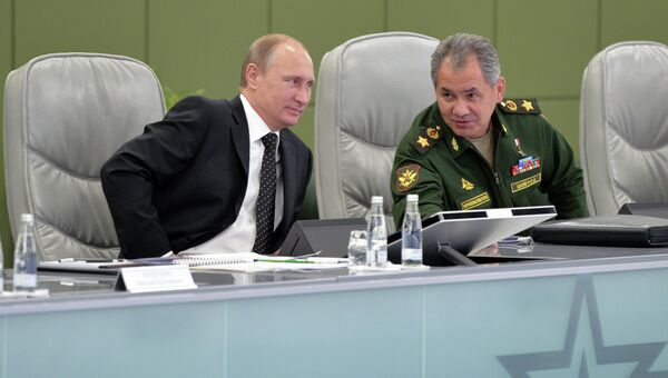 Президент России Владимир Путин и министр обороны РФ Сергей Шойгу