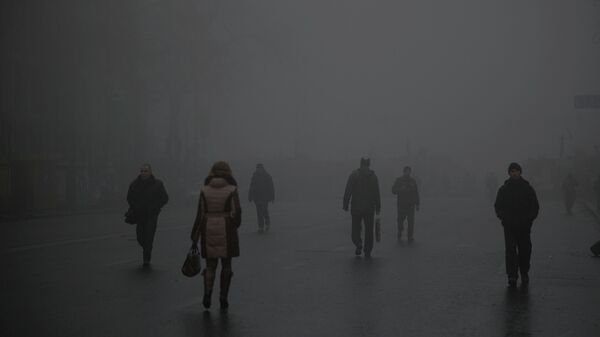 Люди на улице Киева. Архивное фото