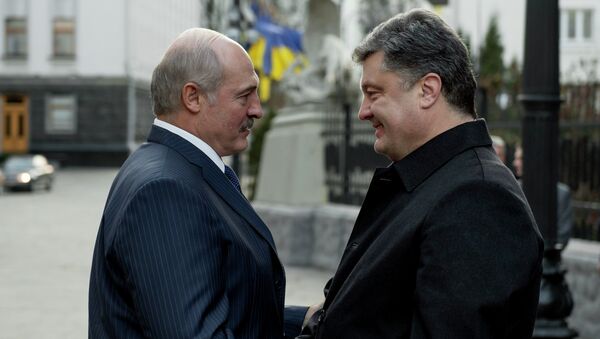 Президент Украины Петр Порошенко и президент Белоруссии Александр Лукашенко. Встреча на Украине
