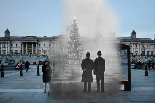 Коллаж из фотографий рождественского Лондона 1948 и 2014 годов. Трафальгарская площадь