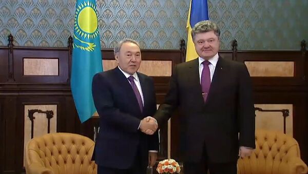 Порошенко поблагодарил Назарбаева за позицию поддержки Украины