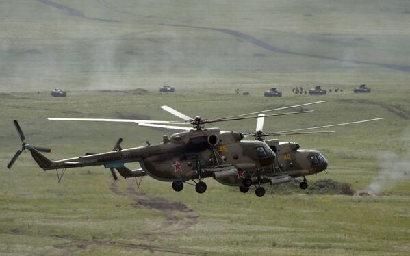 Вертолеты Ми-8 во время учений в Челябинской области