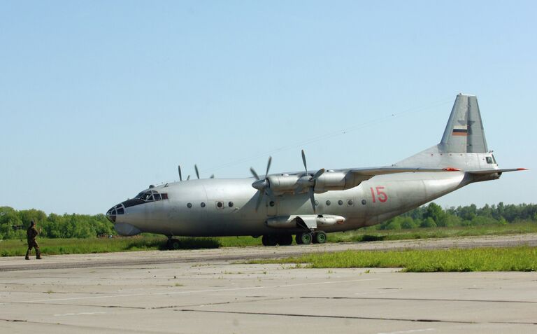 Военно-транспортный самолет Ан-12