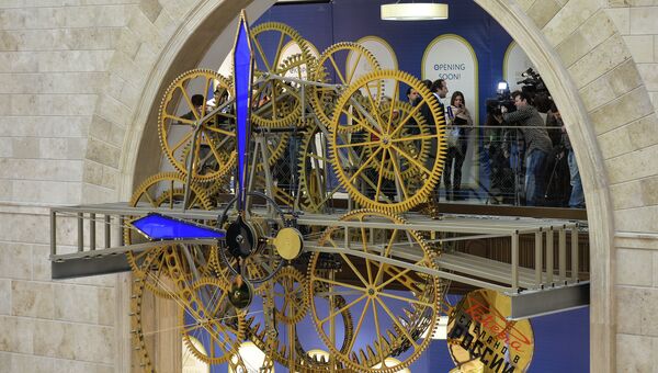 Уникальные часы, весящие более пяти тонн, специально заказанные для открывающегося после реконструкции Детского мира на Лубянской площади в Москве