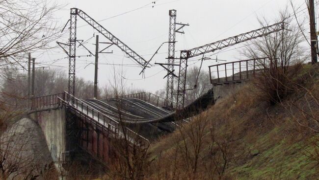 Под Мариуполем был подорван железнодорожный мост