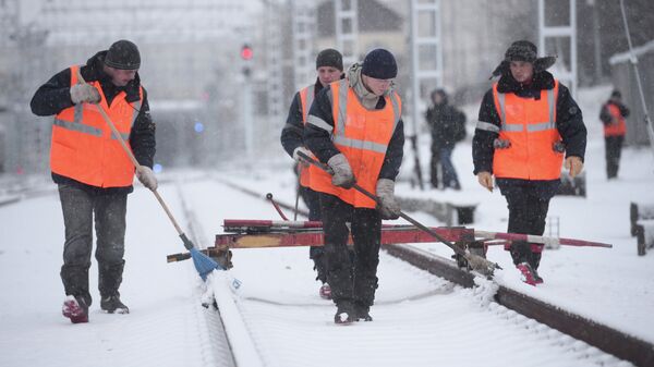 Малое кольцо Московской железной дороги во время снегопада