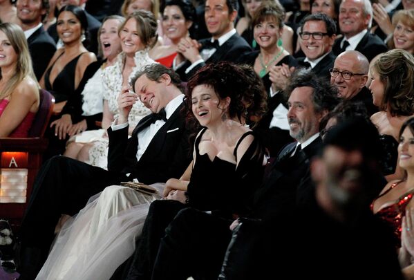 Режиссер Тим Бертон и актриса Хелена Бонэм Картер во время 83-ей церемонии вручения наград премии Оскар