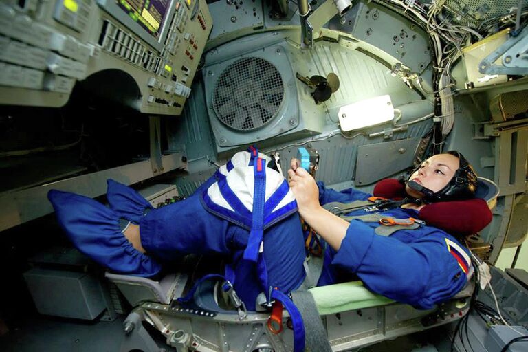 Космонавт Роскосмоса Елена Серова на борту МКС