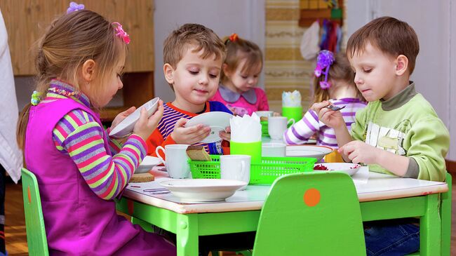 Обед в детском саду. Архивное фото