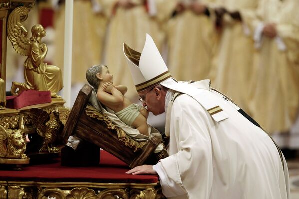 Папа Франциск во время празднования католического Рождества в Ватикане