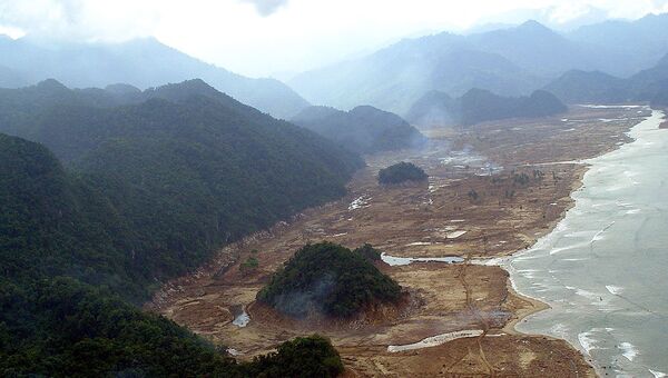 Последствия цунами 2004 года в Юго-Восточной Азии. Архивное фото