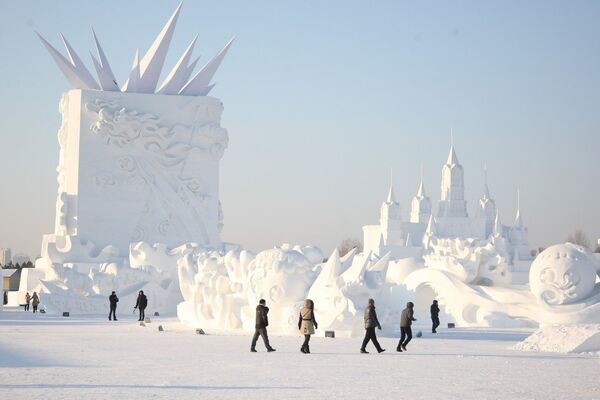 Снежные скульптуры на фестивале в Харбине