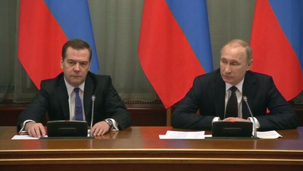 Путин поручил кабмину сосредоточиться на курсе рубля и соцобязательствах