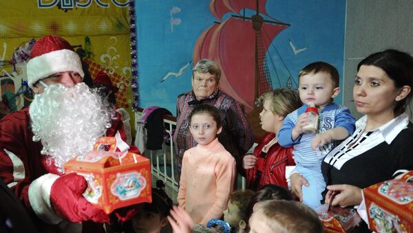 Новогодняя елка для детей беженцев из Украины в Ростовской области. Архивное фото