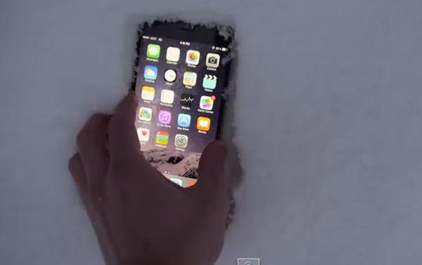 Что будет, если укутать iPhone в снег на 24 часа