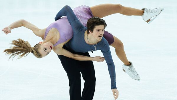Александра Степанова и Иван Букин выступают в произвольной программе танцев на льду на чемпионате России