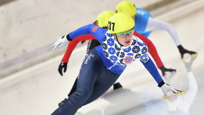 Полуфинал среди женщин на чемпионате России по шорт-треку в многоборье в подмосковной Коломне. Архивное фото