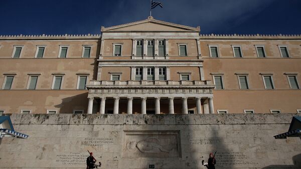 Гвардейцы у здания греческого Парламента в Афинах. Архивное фото.