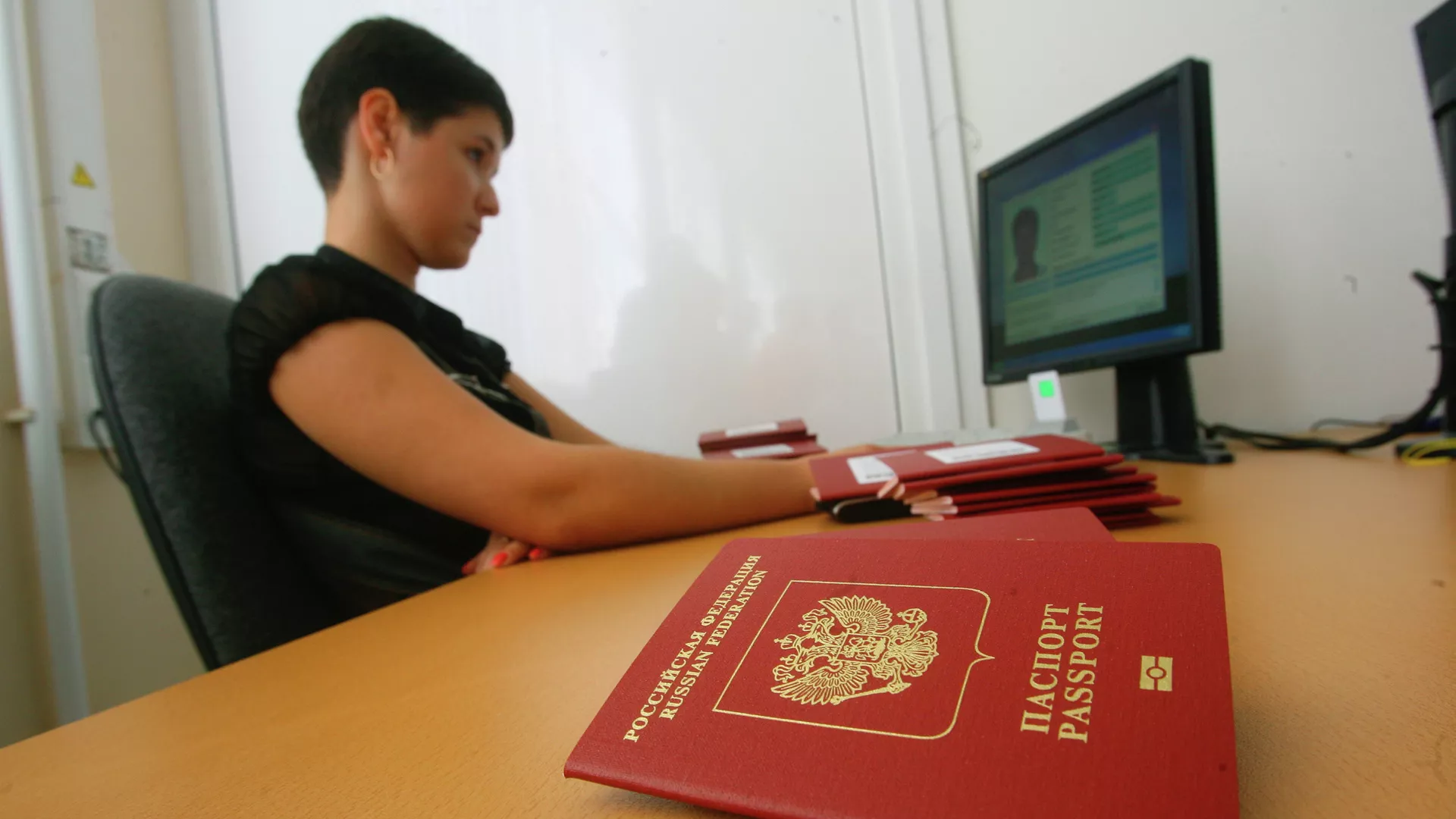 Когда возобновится прием заявлений на биометрические загранпаспорта в России, что об этом известно