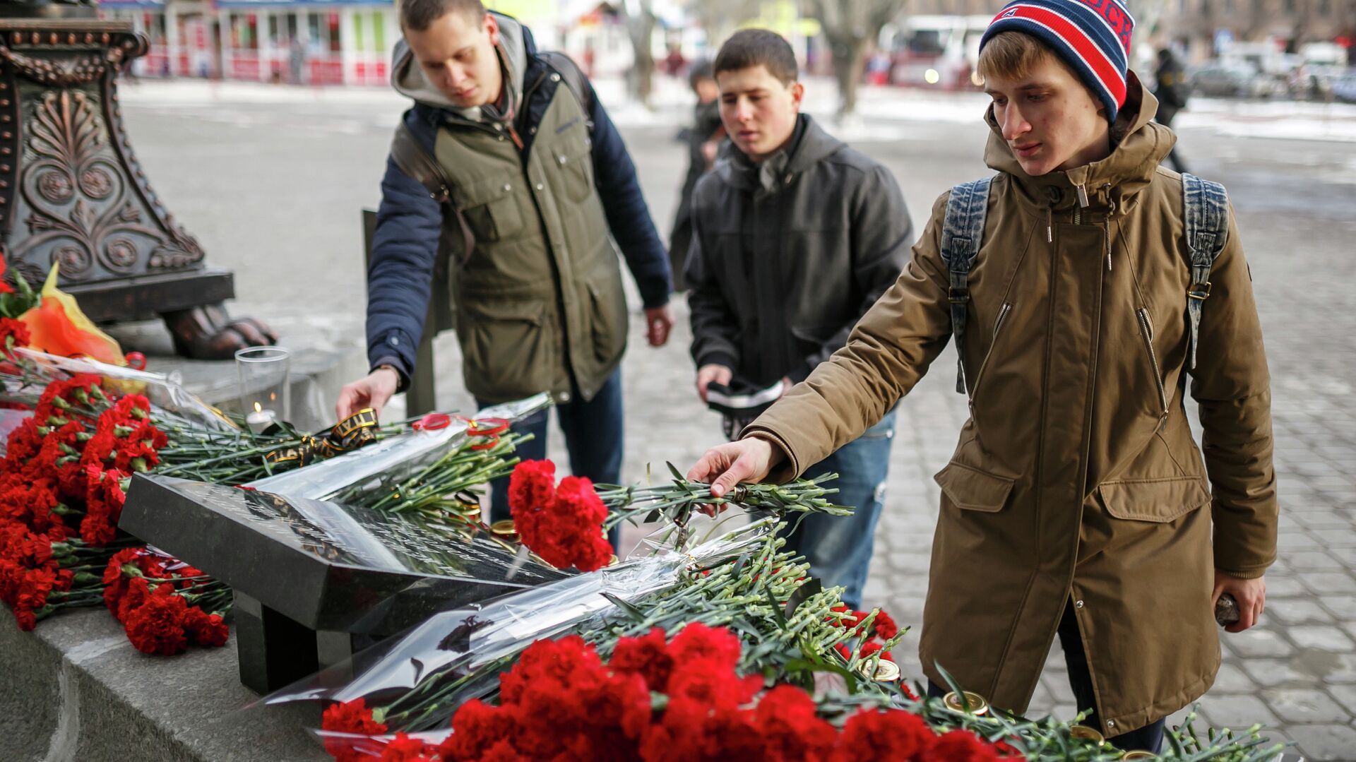 Свеча памяти жертв теракта. Теракты в Волгограде в 2013 году. Теракт 2013 года Волгоград октябрь. Взрывы в декабре 2013 года в Волгограде.