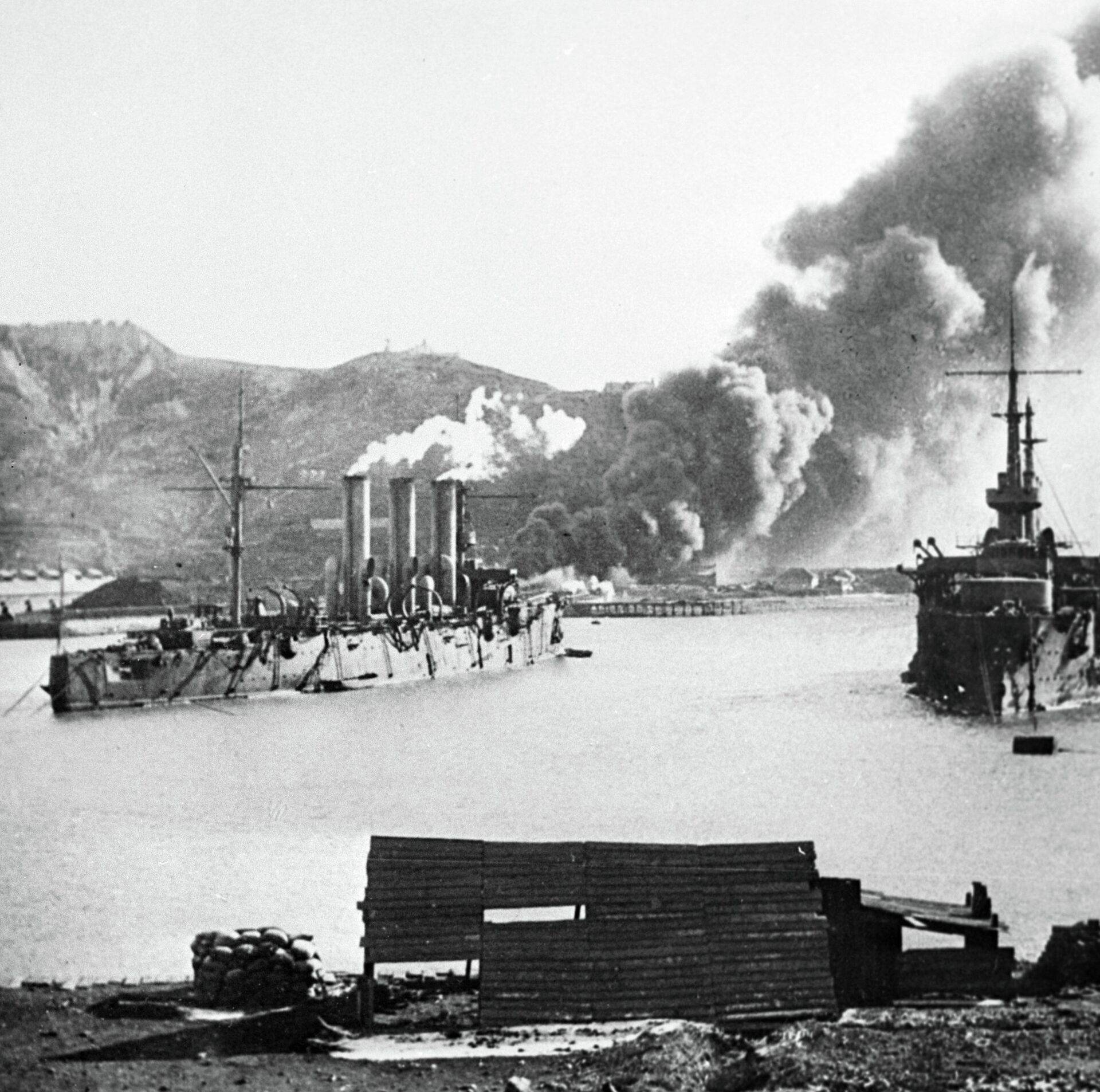Пожар у Золотой горы во время обороны Порт-Артура - РИА Новости, 1920, 17.04.2022