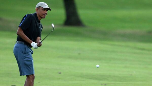Барак Обама за игрой в гольф