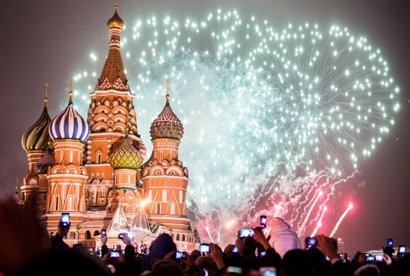 Новогодний салют на Красной площади, Москва, 1 января 2015