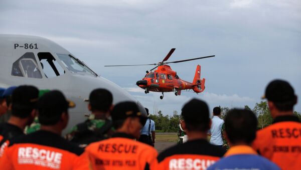 Спасатели в Индонезии