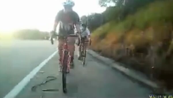 Палки в колеса: жуткое падение австралийского велогонщика