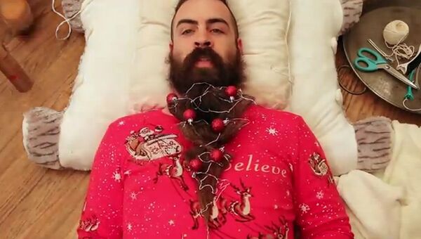 Новогодний стилист: так борода превращается в рождественскую елку