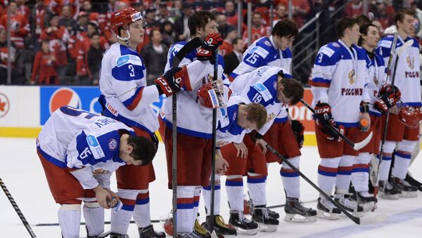 Игроки сборной России после поражения в финальном матче чемпионата мира по хоккею между сборными командами Канады и России.