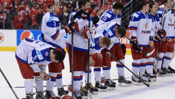 Игроки сборной России после поражения в финальном матче чемпионата мира по хоккею между сборными командами Канады и России