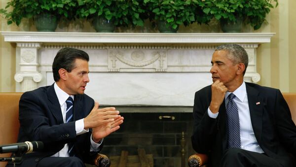 Энрике Пенью Ньето и Барак Обама на встрече в Вашингтоне.