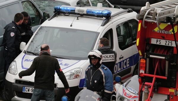 Полиция на месте стрельбы возле офиса издания Charlie Hebdo в Париже