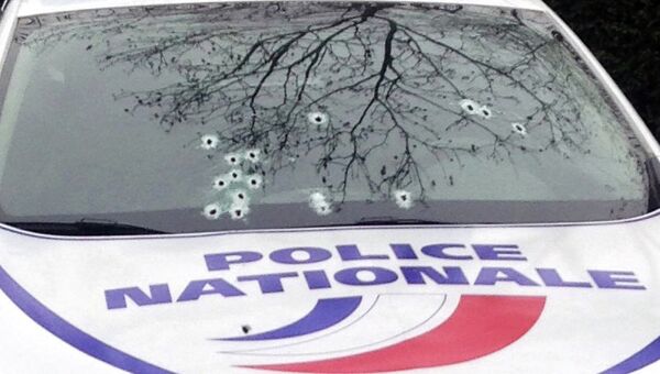 Расстрелянная машина полиции в Париже
