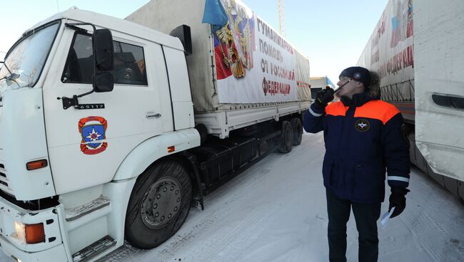 Одиннадцатая колонна МЧС России с гуманитарной помощью для Донбасса на КПП Донецк в Ростовской области