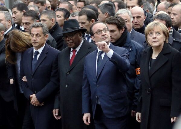 Политические деятели на марше памяти жертв терактов в Париже