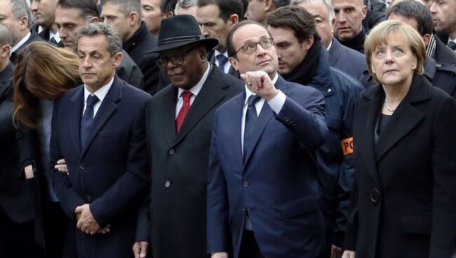 Политические деятели на марше памяти жертв терактов в Париже