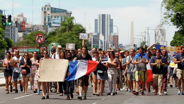 Акция памяти жертв терактов во Франции. Буэнос-Айрес. 11 января 2015 год