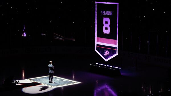 Клуб НХЛ Анахайм вывел из обращения восьмой номер форварда Селянне