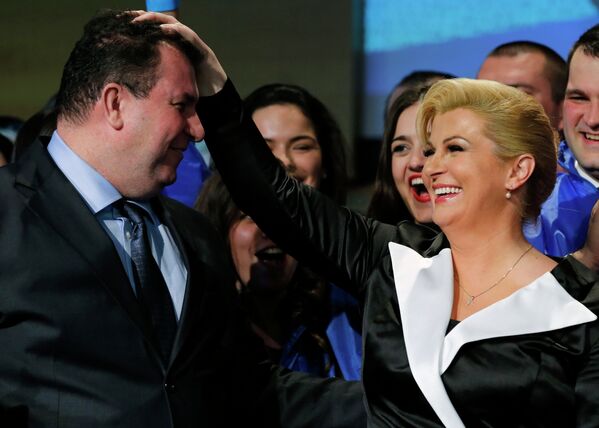 Колинда Грабар-Китарович с мужем Яковом Китаровичем празднует победу на выборах президента Хорватии