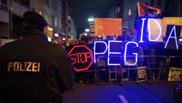 Марш демонстрации в Германии против нетерпимости к мигрантам и радикального движения Pegida. Архивное фото