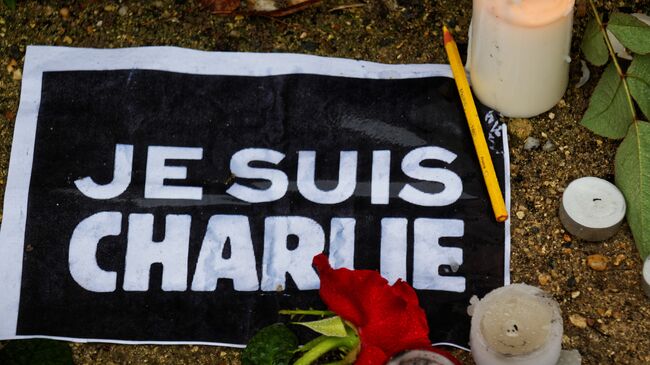 Память жертв теракта в офисе журнала Charlie Hebdo во Франции