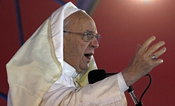 Папа Римский Франциск выстпает на пляже Копакабана в Рио-де-Жанейро