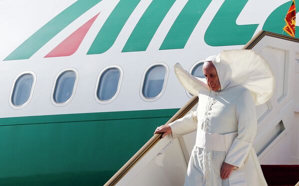 Папа Римский Франциск в аэропорту Коломбо