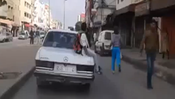 Находчивый марокканский мальчик, или Когда в машине не хватает места