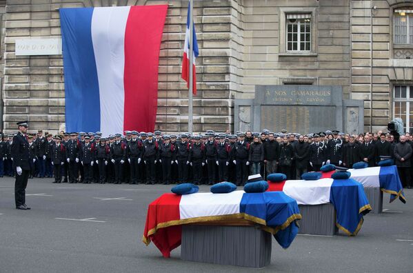 Похороны полицейских, погибших в результате терактов в Париже